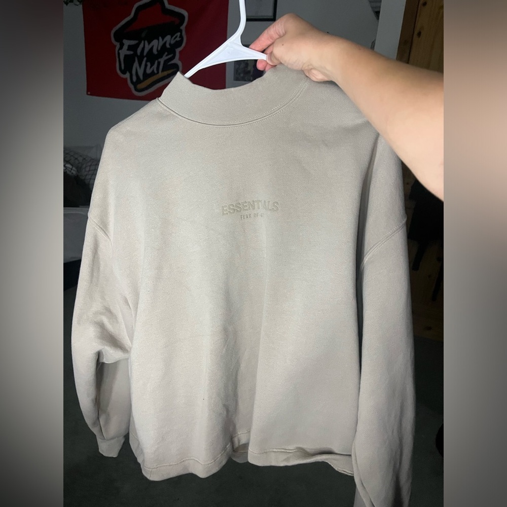 Oatmeal color Essenentials crewneck! size small worn once!